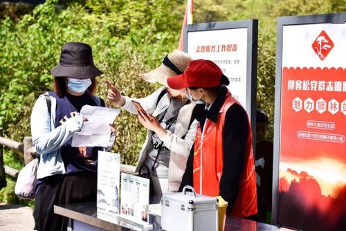 当五一假期遇上五四青年节,青年志愿者们在行动!