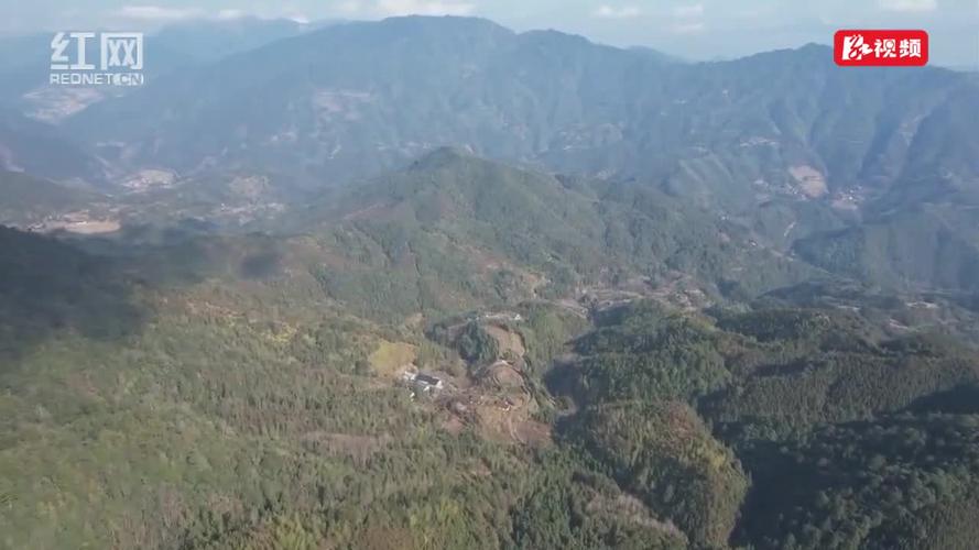 八仙下棋,原名青山寨,是桂东县青山乡寨坪村的一山地名,亦为桂东八景