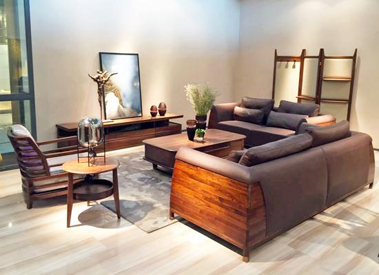 赖氏家具将颜色相近与纹理相通的材料拼合在一起,使产品整体美感,协调