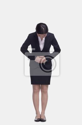 年轻的女商人鞠躬图片