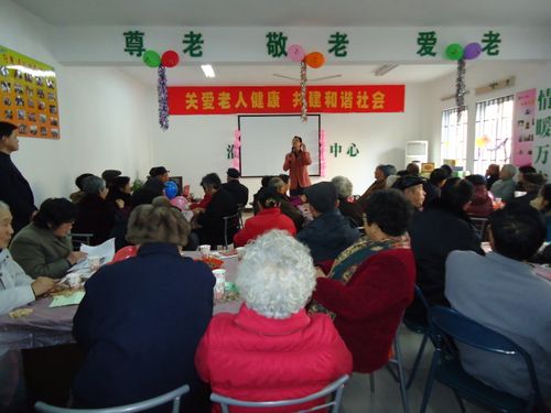 关爱老人,健康讲座进兴隆社区
