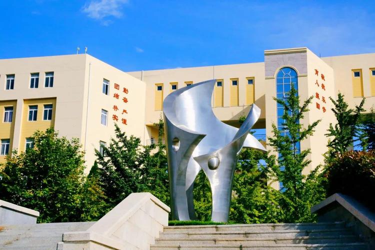 "青岛二中原校长孙先亮校长发表卸任感言,感动无数网友