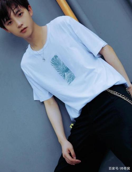 有颜值的小帅哥随意搭,而且穿什么样式的衣服都好看.