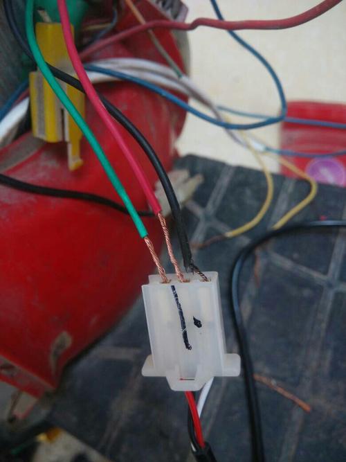 电动车转把接两线就一直转第三根还转怎么办