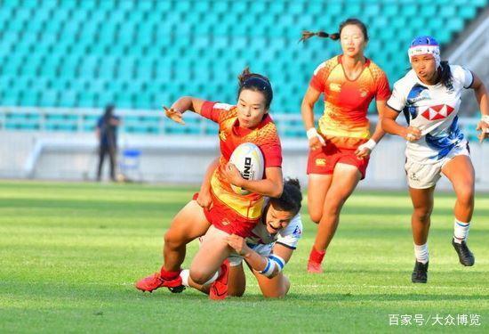 中国女子橄榄球队队长闫美玲接受媒体采访