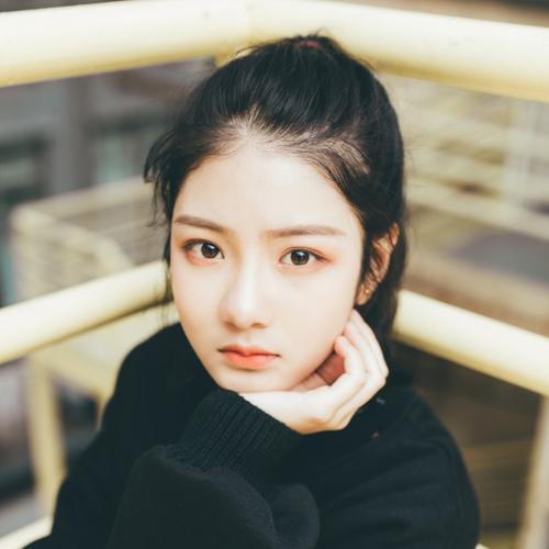 高马尾清纯美女楚楚可人户外唯美写真,清新脱俗.