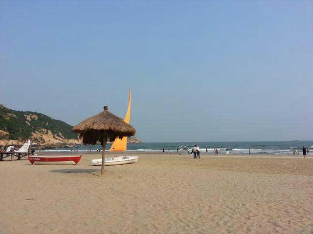 美丽湾沙滩    四,情侣北路唐家湾沙滩    唐家湾沙滩位于中山大学