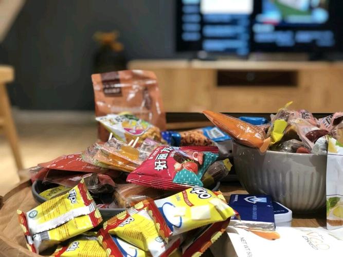 边吃零食边看电视,生活美滋滋_零食_美食_零食_小红书