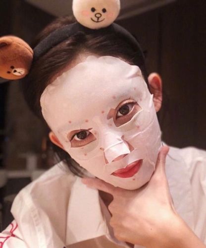 女生敷面膜时,尽量少犯这3个"错误"!不然毛孔容易变大