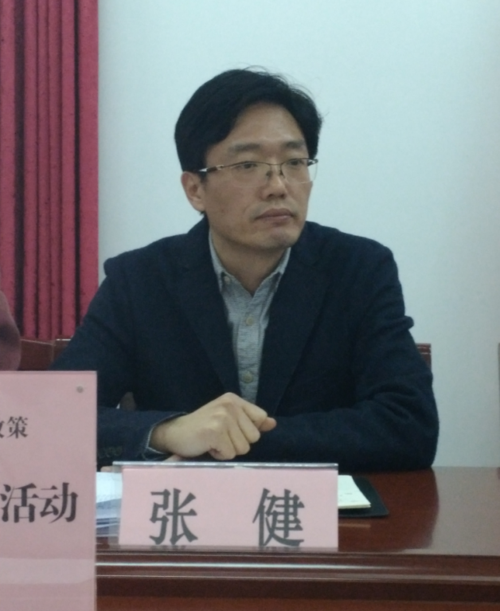 市委组织部办公室主任张健主持这次会议