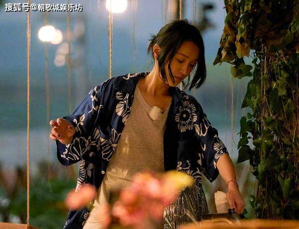 原创向往4:周迅上节目刻意藏手看到她手上的东西时,马赛克都藏不住