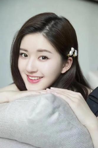 小花旦赵露思写真珍藏:温柔可爱,清新甜美!