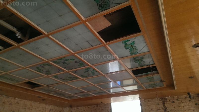 老式的木吊顶能够重新刷漆成白色中间玻璃可以替换成什么材质透光石