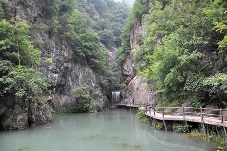 【熊耳山风景区】   熊耳山风景区位于卢氏县境内,景区项目总面积