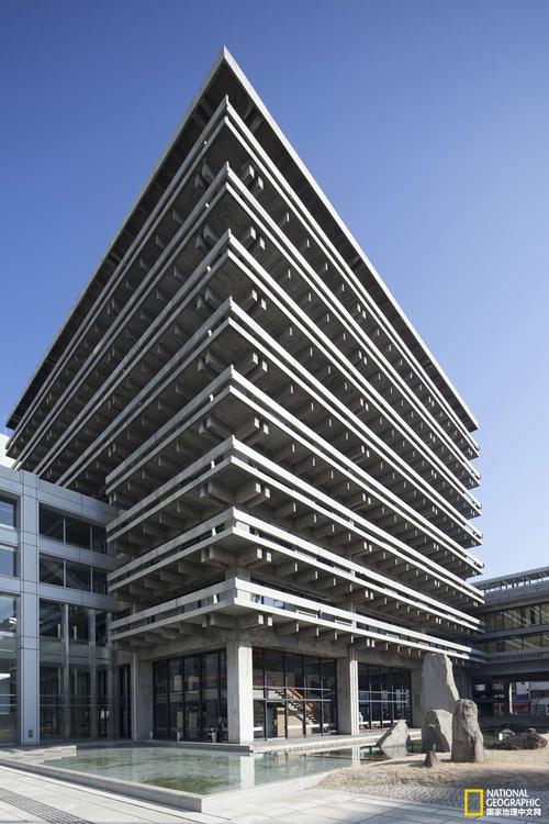 旅游 旅游指南 > 正文 丹下健三的另一个作品香川县厅舍,可以说是他