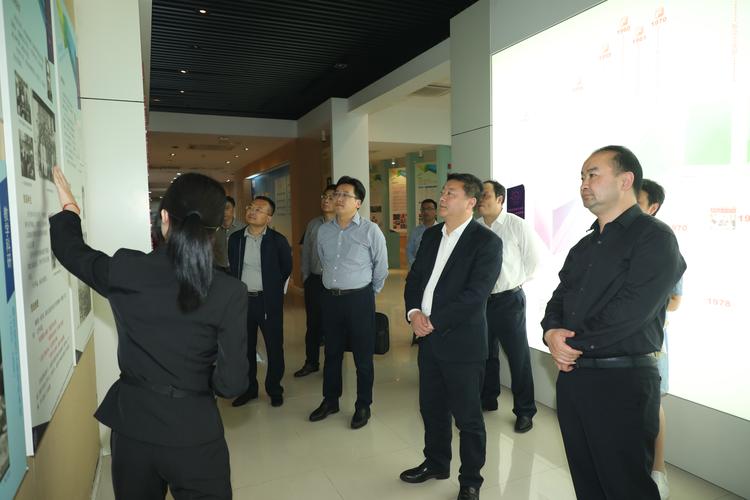 浦口区委书记祁豫玮一行来校洽谈合作