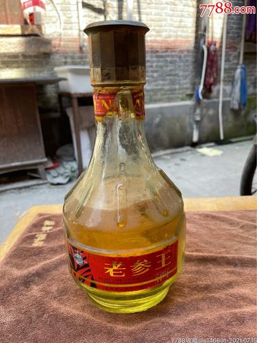 80年代,吉林省辽源市一酒厂!龙山牌老参王酒!原封原膜!1500毫升装!