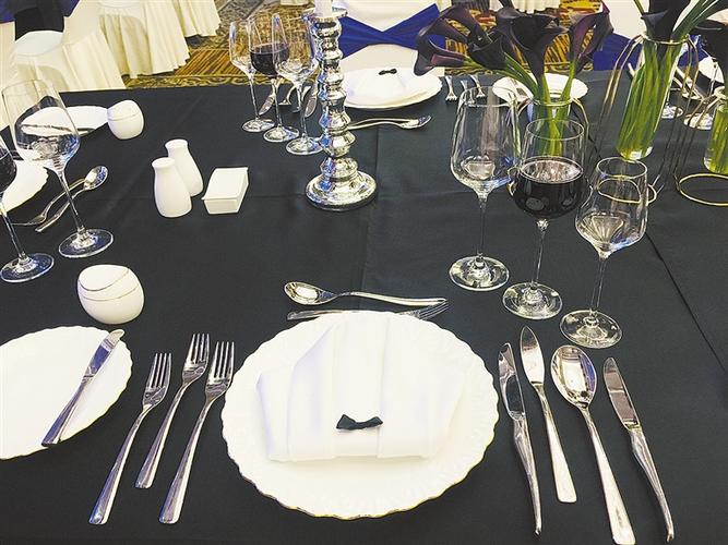 西餐宴会创意摆台