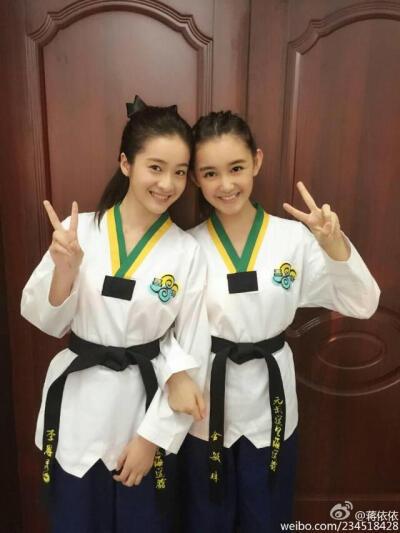 电视剧《旋风少女》剧照 杨洋饰若白 胡冰卿饰戚百草 陈翔饰方廷皓