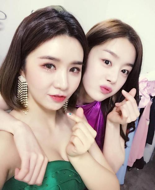 有种"合影杀"叫曹璐,女神自身优势太显眼,韩善花竟撞脸金泰妍