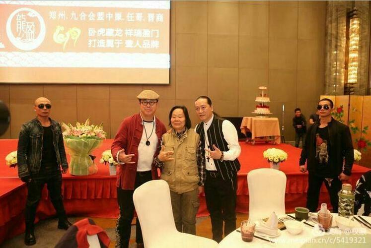 昨天在郑州万达文华酒店包坚信演讲《龙盈消费产证券化《《龙盈消费