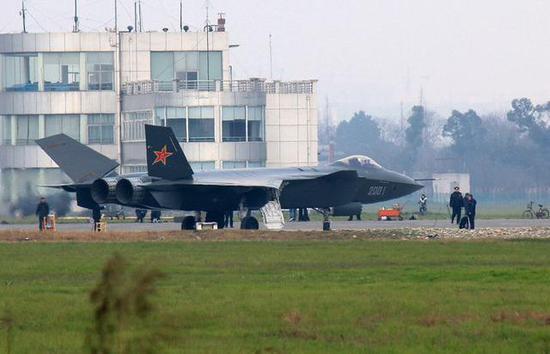 中国空军宣布歼20已进入战备值班 可随时对抗美军f22