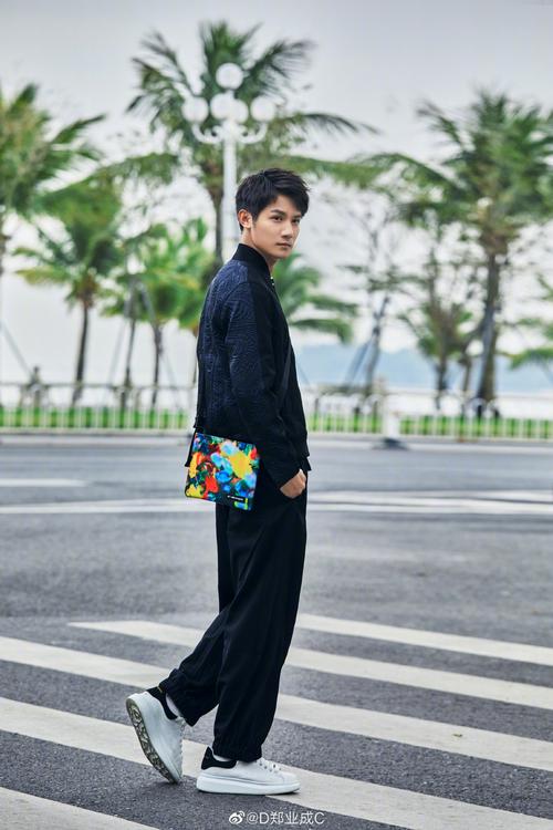 郑业成7年28部戏大热剧演员阳光帅气的美人师兄