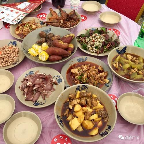 【one话题】1800多人一起吃"九大碗"!今天松林闹热得很!