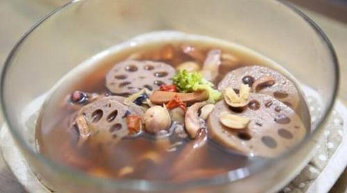 墨鱼汤的做法