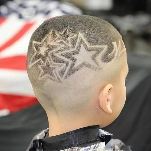 这款星星雕刻的小男孩发型,也是十分吸引眼球,在后脑勺以上的位置