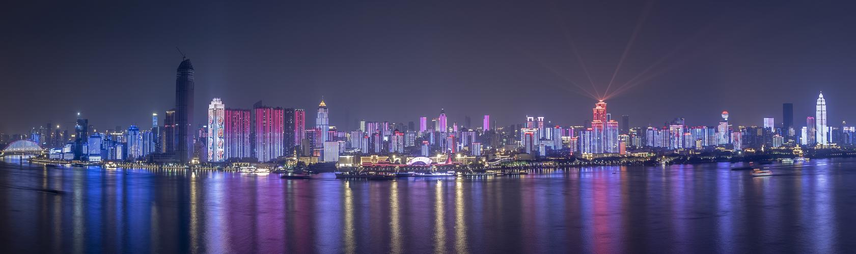 其它 长江夜景 写美篇几个月关门闭户,此时武汉关的钟声又一次在我
