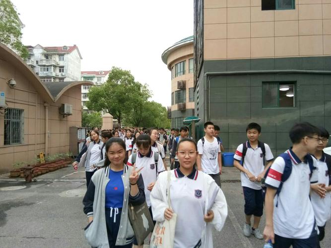 《九载寒窗书山路,今登高楼竞风流》一一武大附属金鹤园学校初中部第