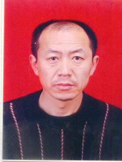 李辉,男,出生于1964年,生前是岫岩县玉都博爱公益服务协会会长,石油