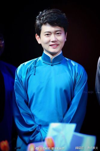 德云社孟鹤堂一组九宫格帅照发布,网友:俺们堂堂比张云雷帅