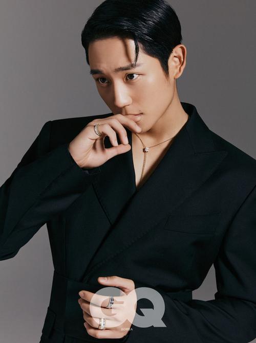 丁海寅最新gq杂志写真 暖男变身潮男