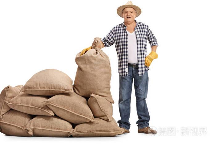 下一步站桩的麻袋的农民