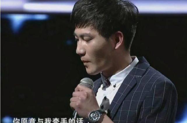 当观众明白宋海峰的目的之后,宋海峰把曹瑶瑶喊到了舞台之上,对她进行