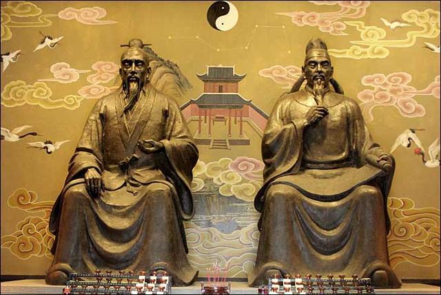 首页 传统文化 道学 道学入门           天宫院内袁天罡,李淳风塑像