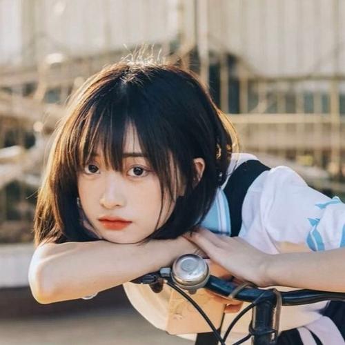 求日系短发女生头像