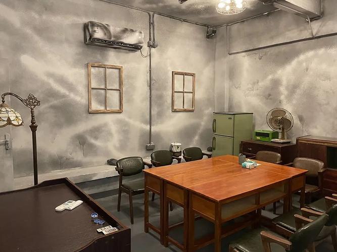 为了创造沉浸式体验,一些剧本杀店布置了不同主题的场景,并提供化装等