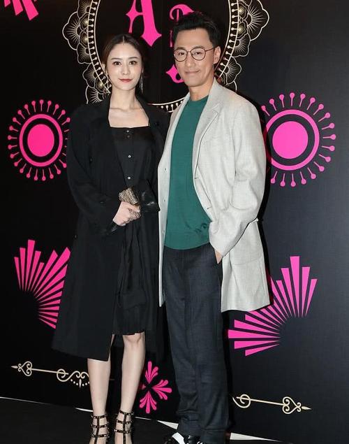 林峯女友张馨月近照公开,穿黑礼裙秀事业线,大长腿十分吸睛