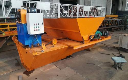 现场水沟成型机,是一种防渗渠成型机,主要作用是针对水沟浇筑的工程