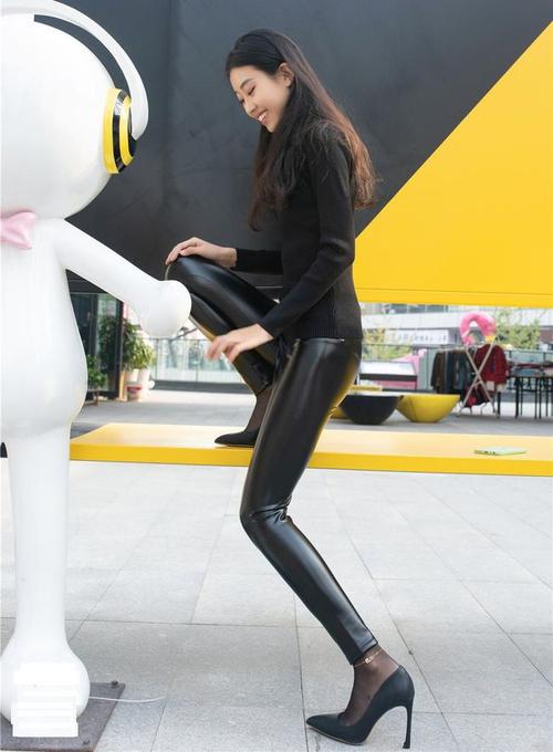 为什么这么多女孩子喜欢穿皮裤呢是显瘦吗