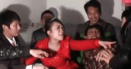 婚闹恶俗.应该取消,又毁了两个完美的家庭