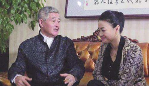 她被称为赵本山最美的女徒弟,在《乡村爱情》中饰演自己的媳妇