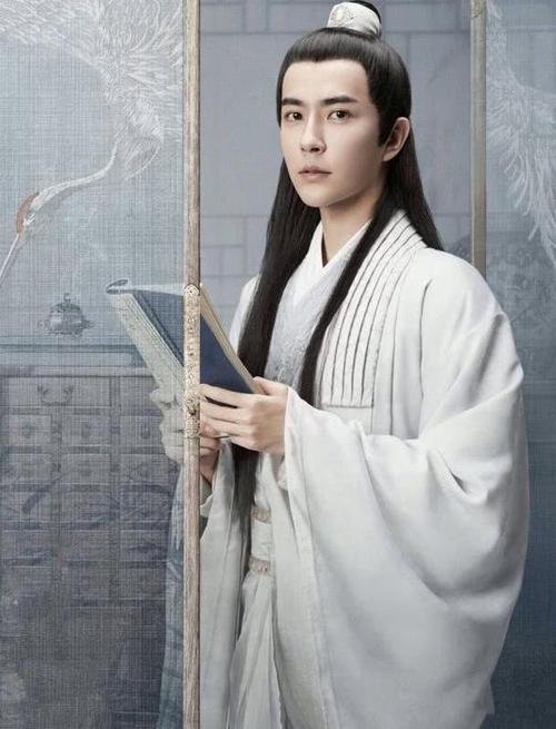 于朦胧出演许仙古装好显肉肉感转身换上西装后是筷子身