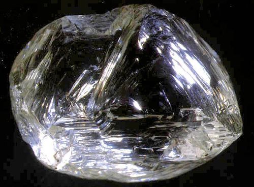 金刚石黑色原石图片