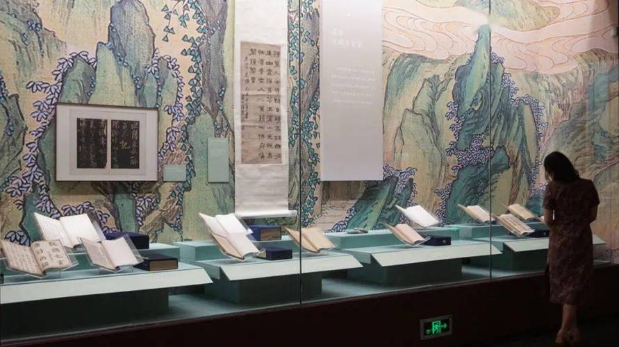 广东省博物馆双展厅呈现"《红楼梦》文化展",让观众走近曹雪芹的红楼