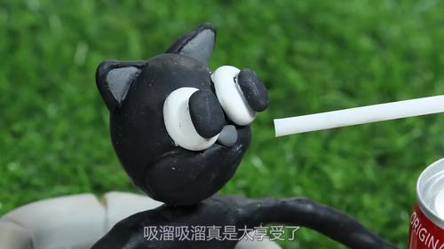 趣味定格动画,橡皮猫咪也会吃东西?画面太神奇了!
