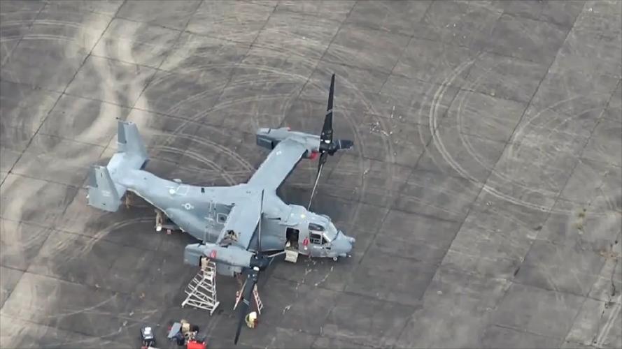 又出事!驻日美军鱼鹰运输机飞行时引擎故障,紧急迫降